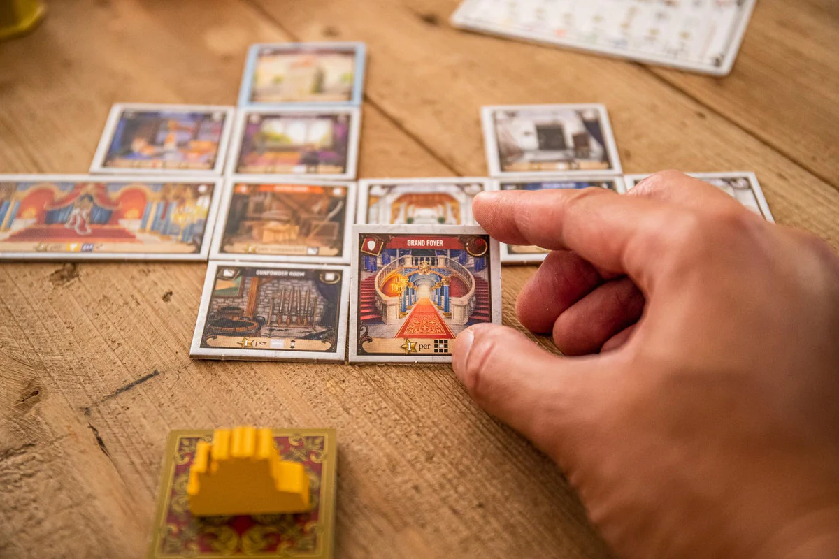 Between Two Castles of Mad King Ludwig: Secrets & Soirees - 1-8 Players Expansion Pack - Image 5