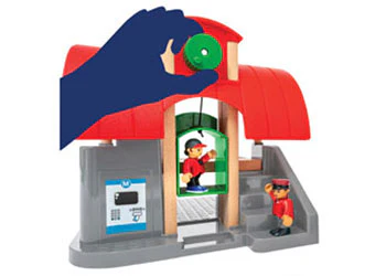 BRIO - Central Station Set 37 Pieces - Image 4