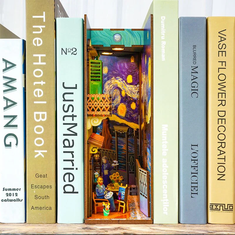 DIY Book Nook Vincent's World - Image 8
