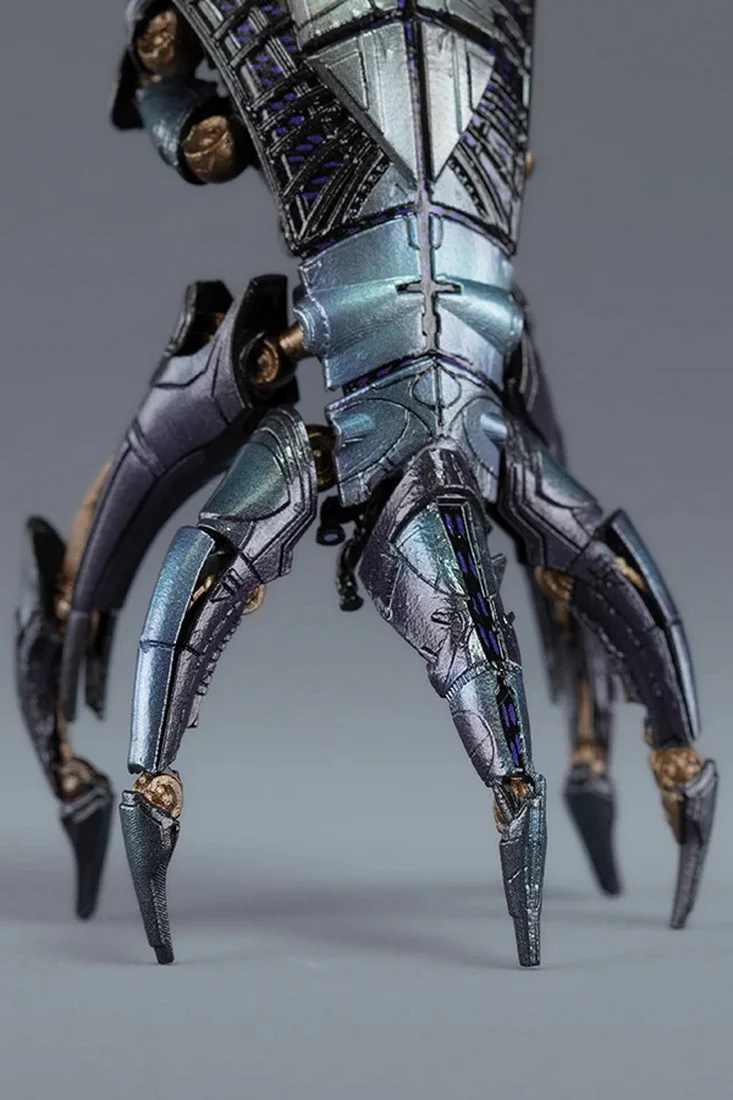 Mass Effect 8" Reaper Sovereign PVC Ship Replica - Image 8
