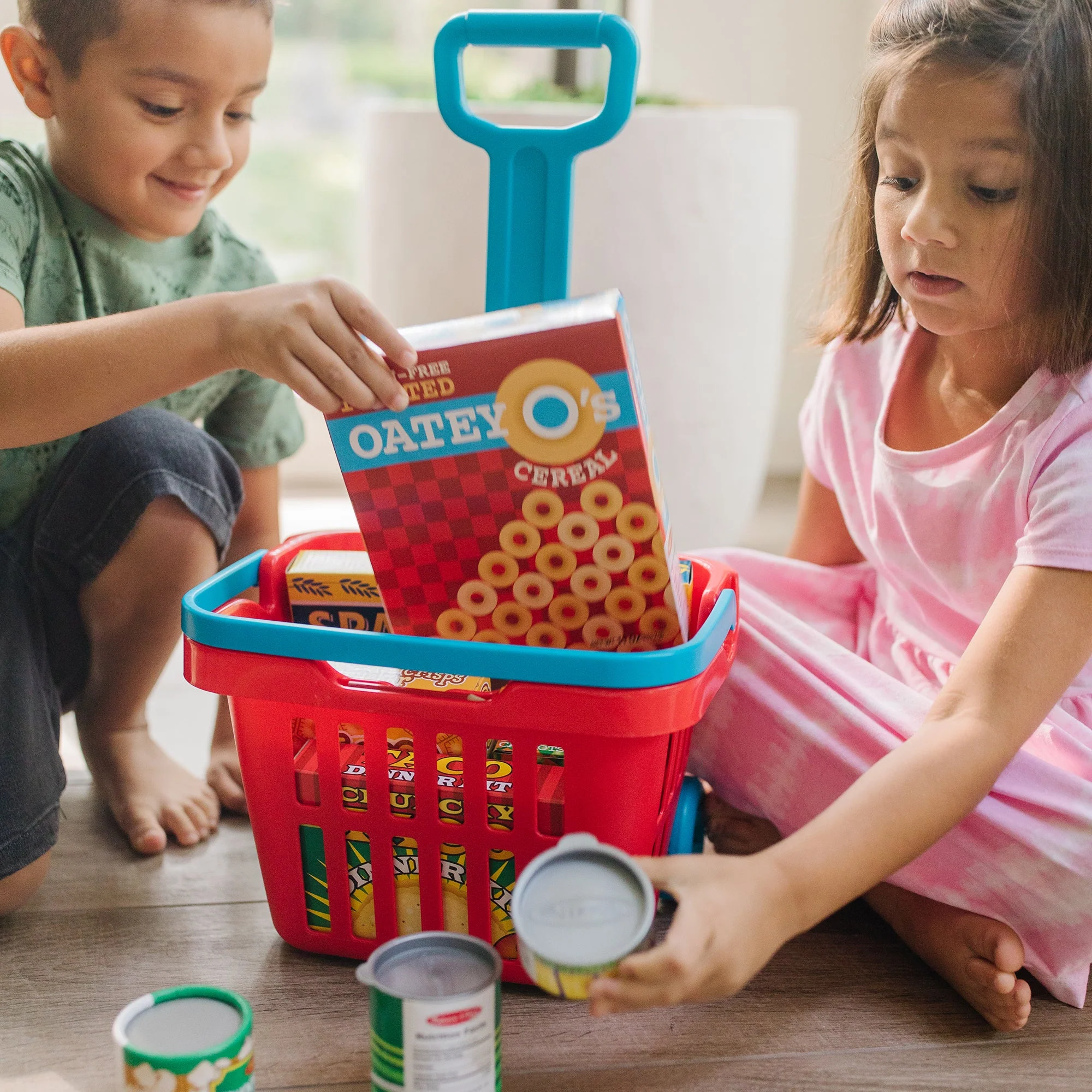 Melissa & Doug - Fill & Roll Grocery Basket Play Set - Image 4
