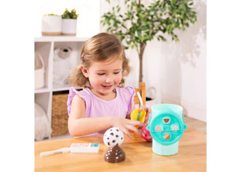 Melissa & Doug - Play to Go Ice Cream Play Set - Image 7