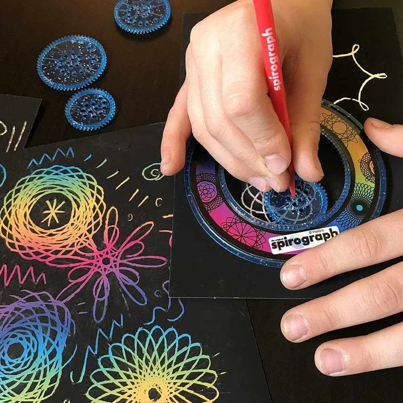Spirograph Scratch and Shimmer Drawing Kit - Image 6
